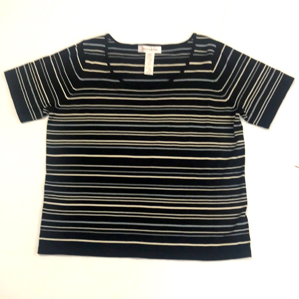 Jones New York Top 1X Black w White and Grey stripes scoop neck short sleeves